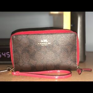 Wristlet 2 zipper pockets